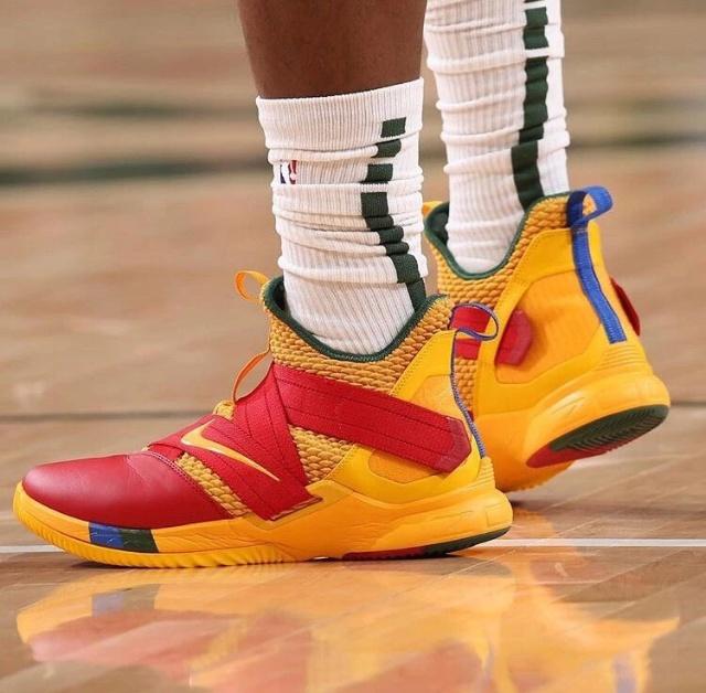与内侧中场